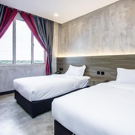 Sri Indar Hotel & Suites Parit Buntar Eksteriør bilde