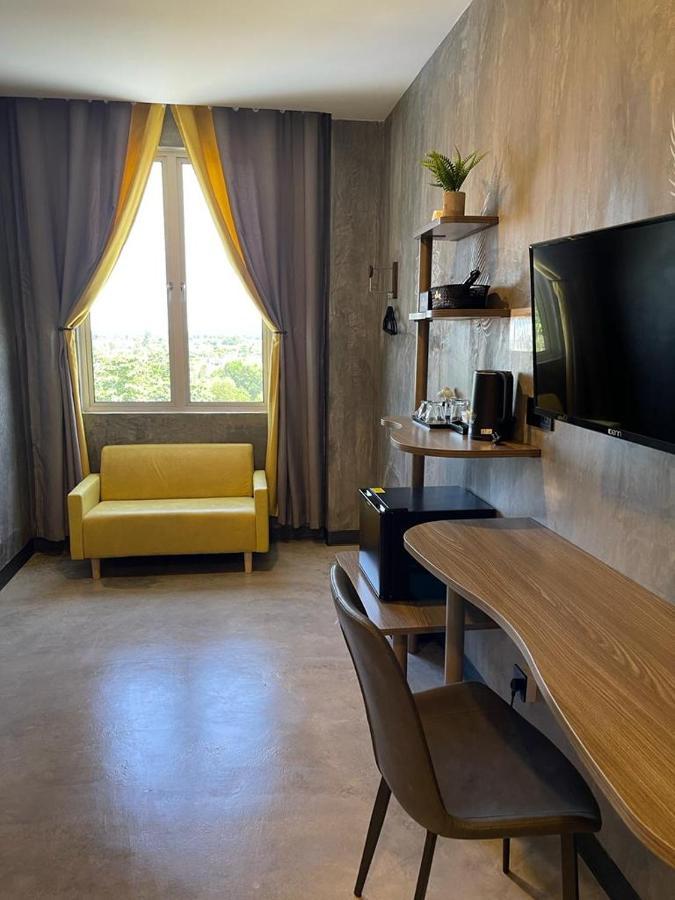 Sri Indar Hotel & Suites Parit Buntar Eksteriør bilde