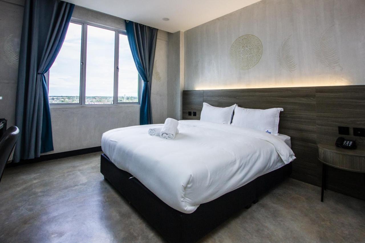 Sri Indar Hotel & Suites Parit Buntar Eksteriør bilde