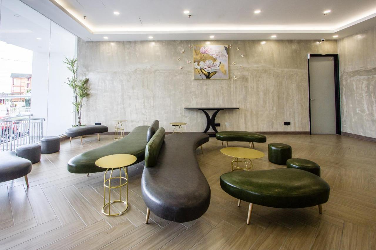 Sri Indar Hotel & Suites Parit Buntar Eksteriør bilde