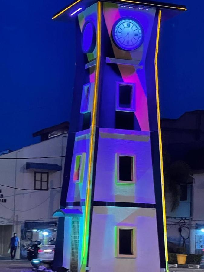 Sri Indar Hotel & Suites Parit Buntar Eksteriør bilde
