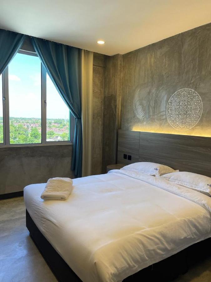 Sri Indar Hotel & Suites Parit Buntar Eksteriør bilde